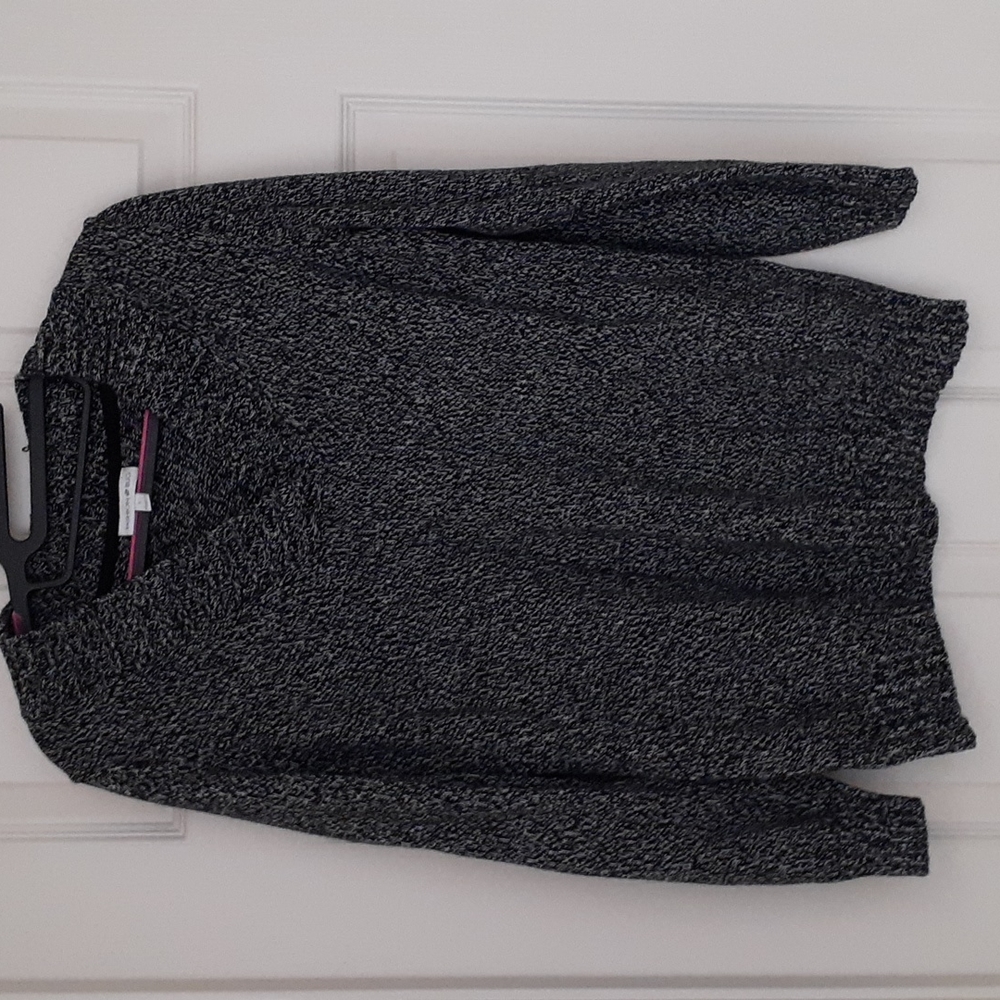 ⚘3 for $10 Black/White Mixed Colors Sweater